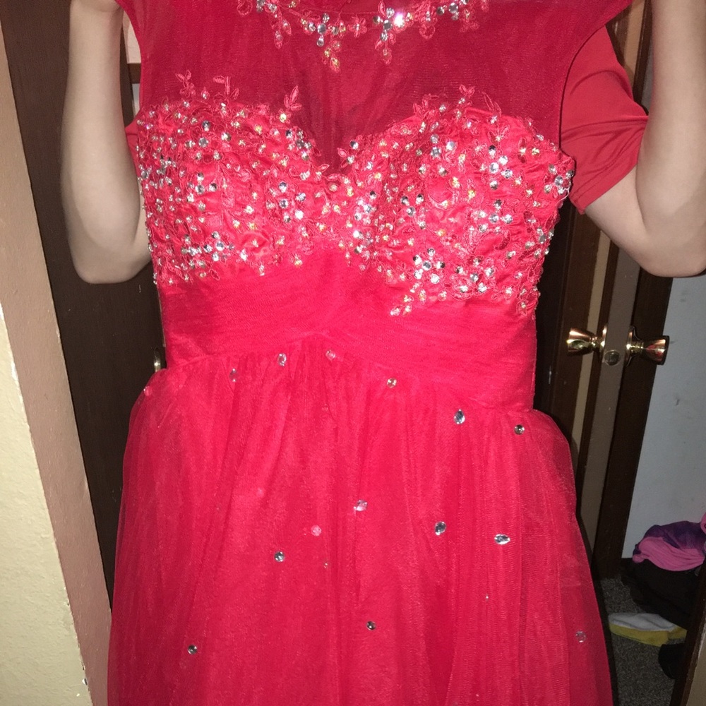 I’m selling a formal dress